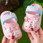 دمپایی بچه گانه پشت بندی طرح استیکری