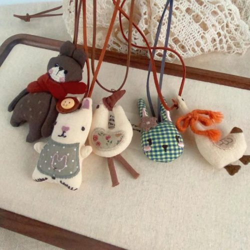 گردنبند و آویز دست ساز عروسکی