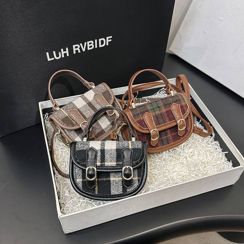 ⁨ کیف دستی های طرح چهارخونه