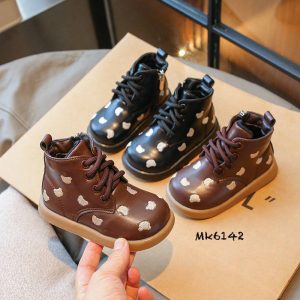 ⁨ نیم بوت های طرح میکی