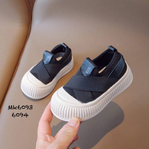  کفش های اسپرت طرح کشی ضربدری