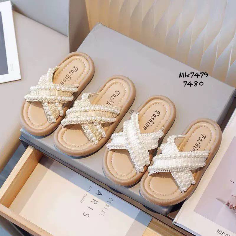 ⁨ صندل های جذاب مرواریدی