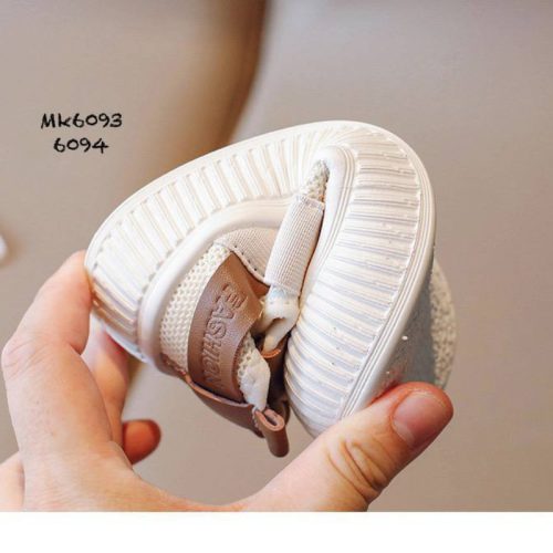  کفش های اسپرت طرح کشی ضربدری