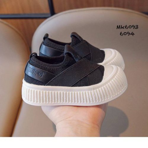  کفش های اسپرت طرح کشی ضربدری