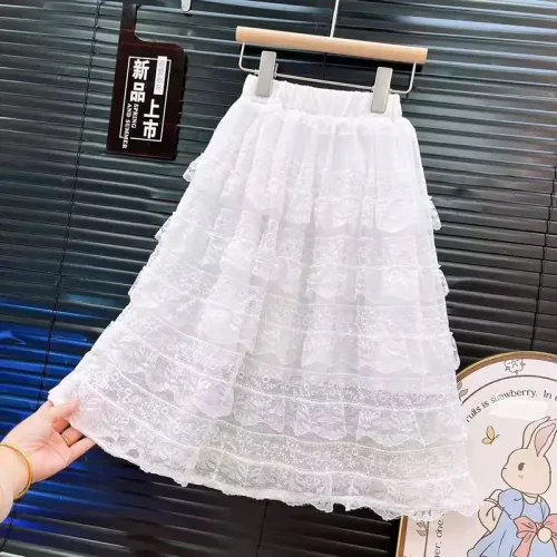 ست مجلسی شومیز و دامن دخترانه با گلدوزی ظریف