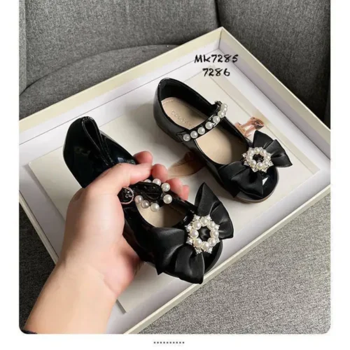 کفش مجلسی نگین دار برای کودکان با کفی طبی و طراحی شیک رنگ مشکی و کرم