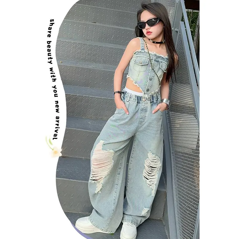 ست کراپ و شلوار جین دخترانه طرح زاپ‌دار (مناسب کودکان ۳ تا ۱۰ سال)