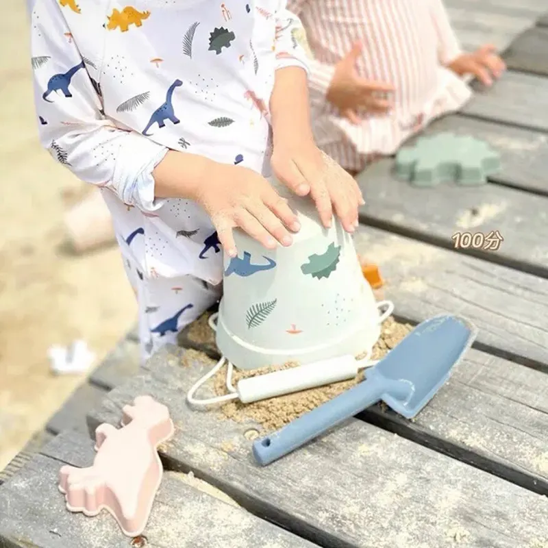 سطل سیلیکونی و ابزار شن‌بازی طرح فانتزی
